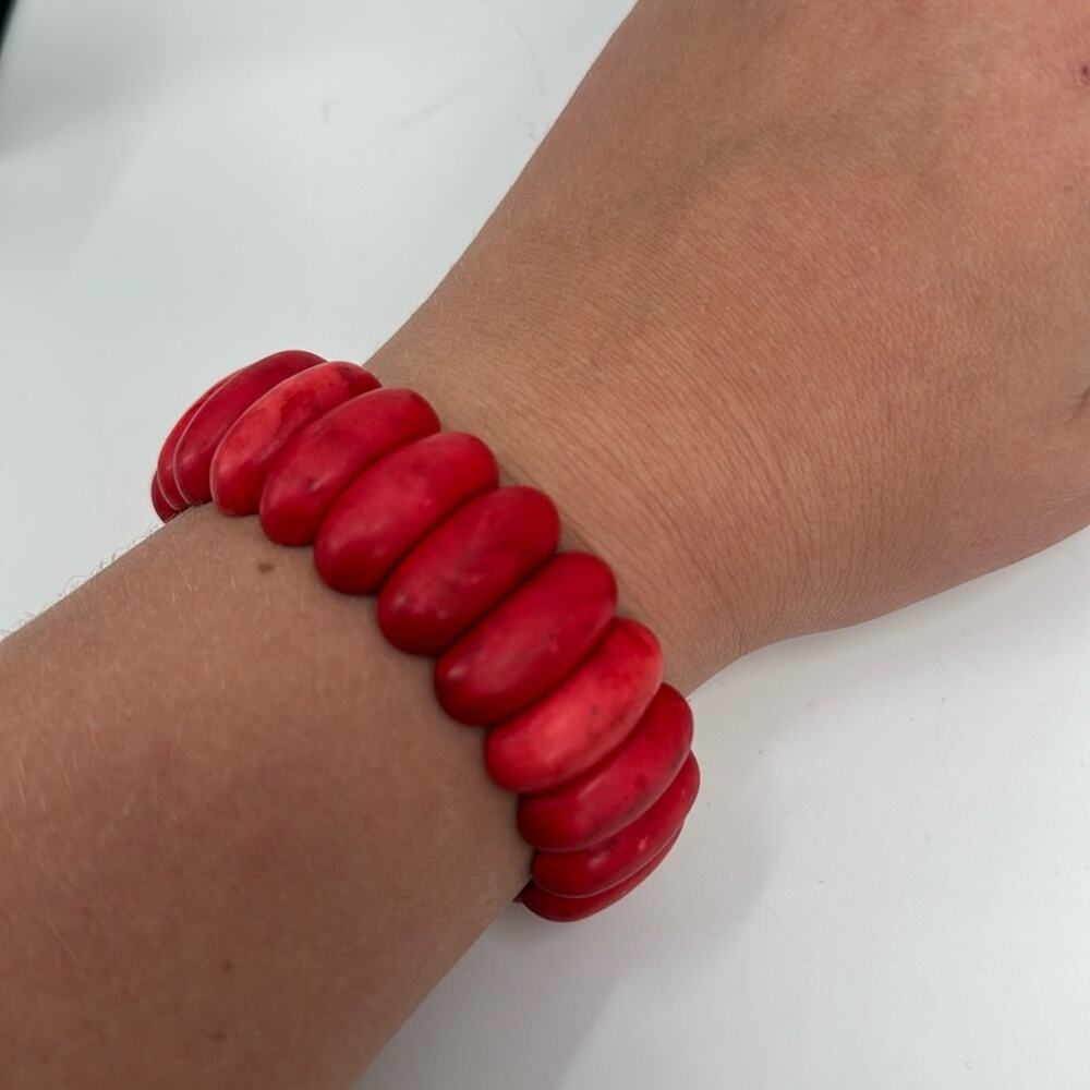 Red stone stretchy bracelet